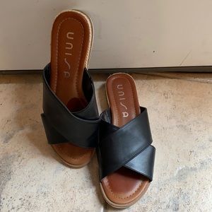 Ladies  Unisa size 6 black cross cross sandals